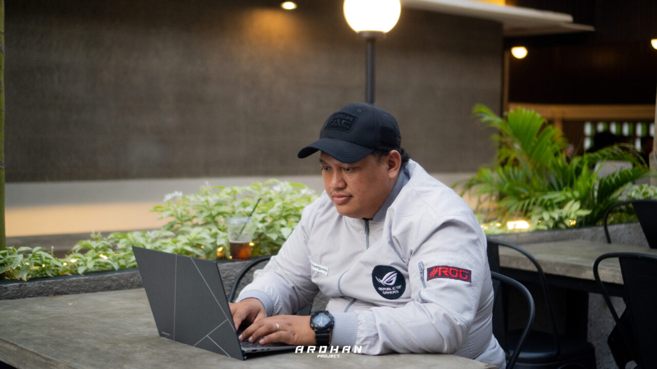 Zenbook S 13 OLED (UX5304 Zenbook S 13 OLED (UX5304)